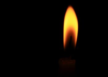 Quand la flamme d'une bougie qui danse ?