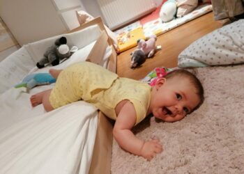 Quand poser bébé au sol ?