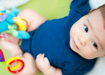 Quand s'inquiéter bébé tête plate ?