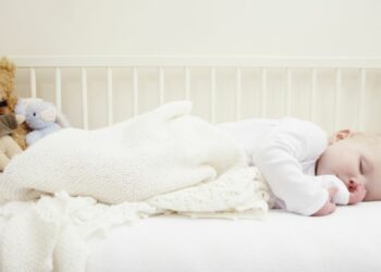 Quand un bébé doit dormir dans sa chambre ?