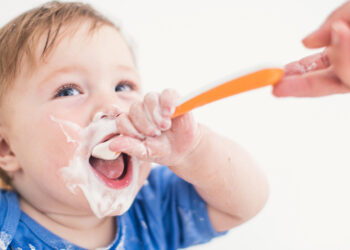 Quand un bébé peut manger des yaourts normaux ?