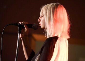 Quel âge a la danseuse de Sia ?