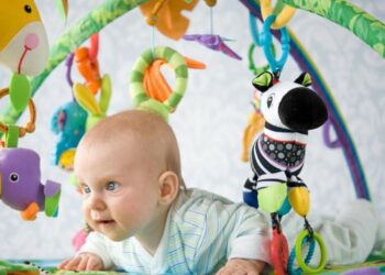 Quel âge bébé voit en couleur ?