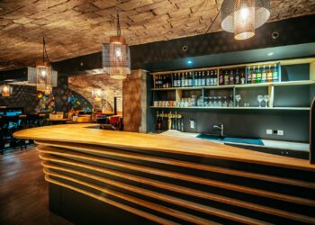 Quel bois pour comptoir de bar ?