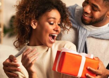 Quel cadeau offrir après un accouchement ?