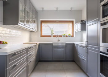 Quel carrelage pour une cuisine gris clair ?