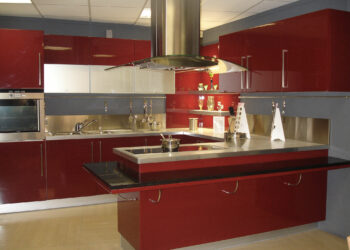 Quel carrelage pour une cuisine rouge ?