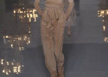 Quel est la forme des pantalons à la mode cet hiver ?