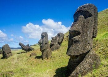 Quel est le nom des statues de l'île de Pâques ?