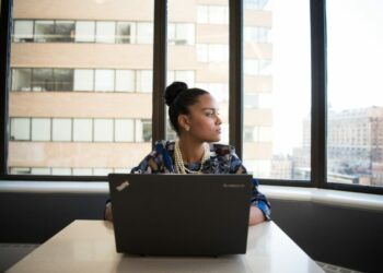 Quel est le premier sens du mot travail ?
