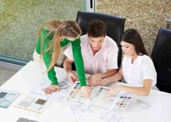 Quel est le salaire d'une décoratrice d'intérieur par mois ?