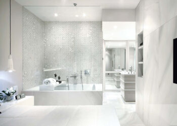 Quel meuble de salle de bain avec carrelage gris ?