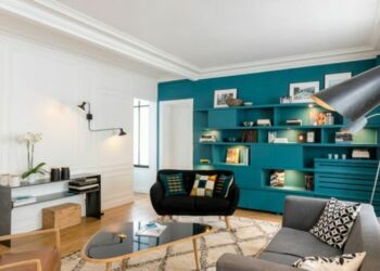 Quel mur peindre en foncé pour agrandir une pièce ?