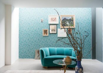 Quel papier peint derrière un canapé ?