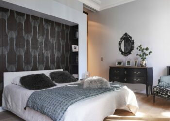 Quel papier peint pour chambre sombre ?