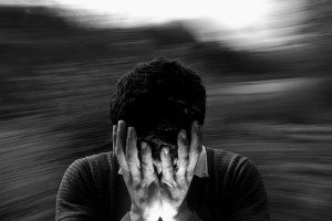 Quel peuvent être les cause d'une personne qui délire ?