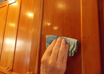 Quel produit pour nettoyer les armoires de cuisine ?