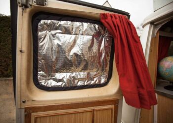 Quel rideau pour isoler du chaud ?