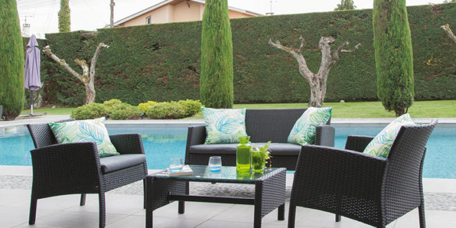 Quel salon de jardin peut rester dehors toute l'année