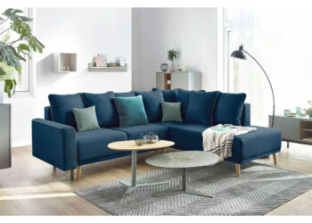 Quel tapis choisir avec un canapé bleu ?