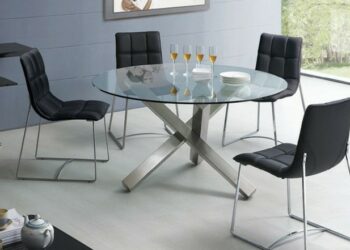 Quel type de chaise avec une table en verre ?