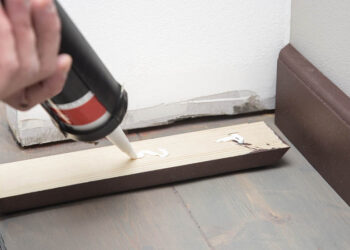 Quel type de colle pour coller une crédence ?