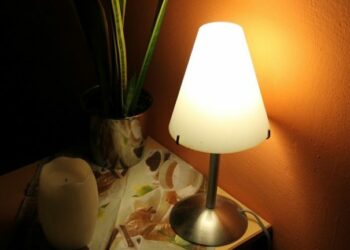 Quel voltage pour une lampe de chevet ?