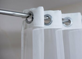 Quelle barre de rideau de douche choisir ?