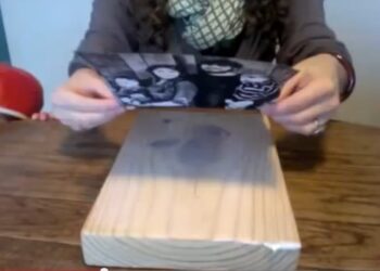 Quelle colle pour collage sur toile ?