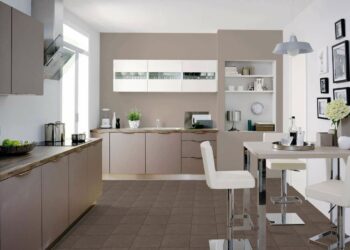 Quelle couleur associer au gris dans une cuisine ?