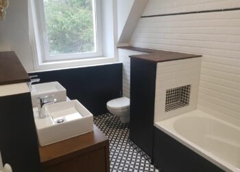 Quelle couleur avec du noir dans une salle de bain ?