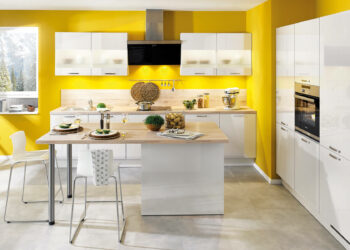 Quelle couleur avec le jaune dans une cuisine ?