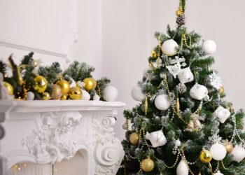 Quelle couleur de boule pour un sapin blanc ?