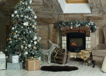 Quelle couleur de boules pour un sapin blanc ?