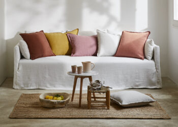 Quelle couleur de coussin pour un canapé beige ?