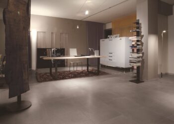 Quelle couleur de mur avec un carrelage gris clair ?