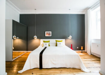 Quelle couleur de mur avec un parquet gris ?