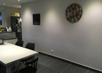 Quelle couleur de mur avec un sol gris ?