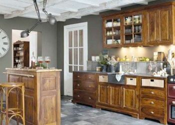 Quelle couleur de papier peint pour une cuisine rustique ?