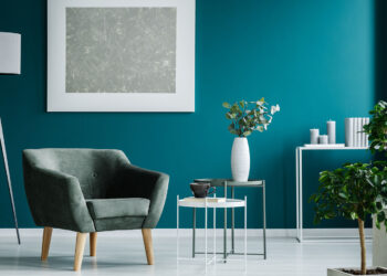 Quelle couleur de rideau avec mur bleu canard ?