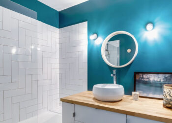 Quelle couleur pour une salle de bain blanche ?