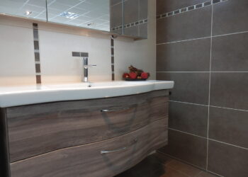 Quelle couleur salle de bain avec carrelage beige ?