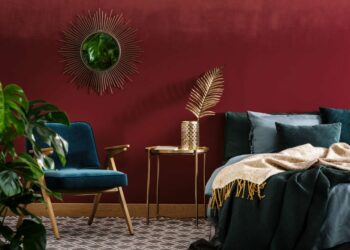 Quelle couleur se marie avec bleu paon ?