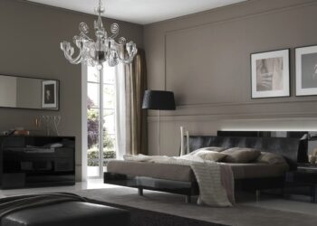 Quelle couleur va bien avec le gris dans une chambre ?
