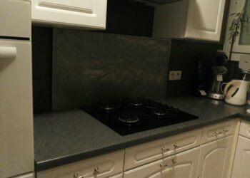 Quelle crédence derrière plaque de cuisson ?