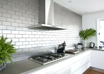 Quelle crédence mettre sur du carrelage ?