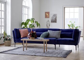 Quelle déco avec un canapé bleu nuit ?