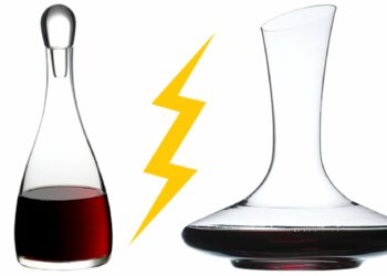 Quelle différence entre carafer et décanter ?