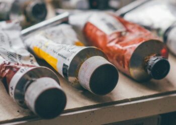 Quelle différence entre white spirit et essence de térébenthine ?