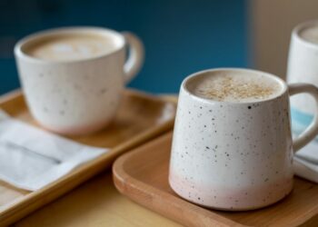 Quelle est la différence entre une tasse de café et une tasse à café ?